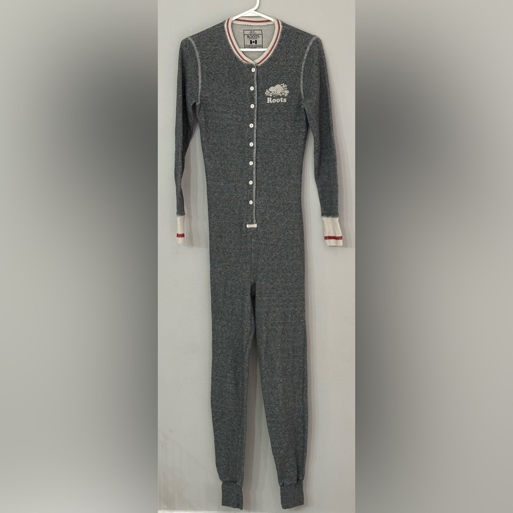 💛Like New💛 Roots: One Piece Pajamas- Size Small